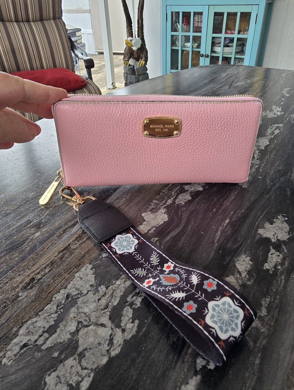 Michael Kors EUC Pink Pebbled Leather Zip Wallet w/ Floral Wristlet Strap 9x4.5